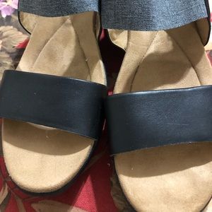 Sandals with back strap